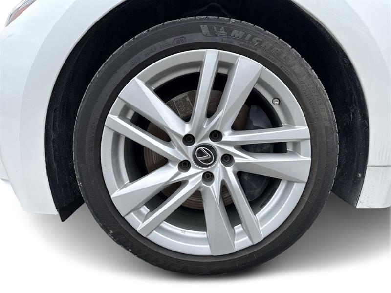 lexus IS 300 2022 - 14