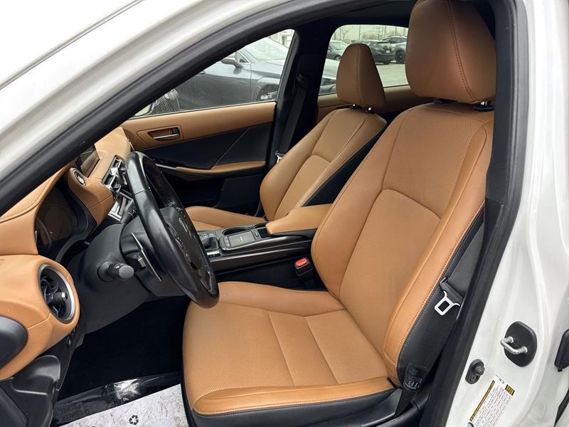 lexus IS 300 2022 - 15