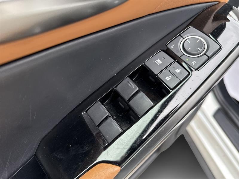 lexus IS 300 2022 - 17