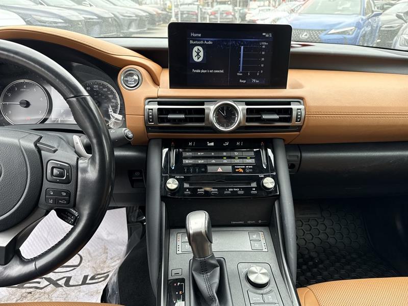lexus IS 300 2022 - 24