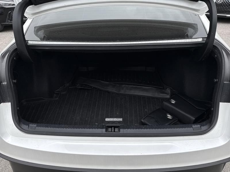 lexus IS 300 2022 - 27