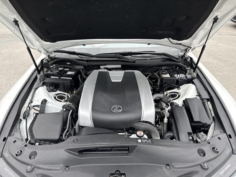 lexus IS 300 2022 - 29