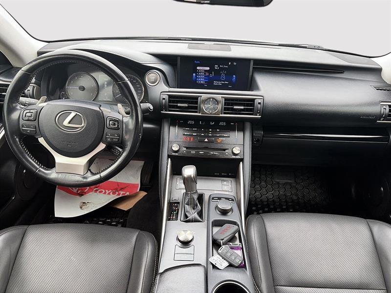 lexus IS 300 2017 - 9