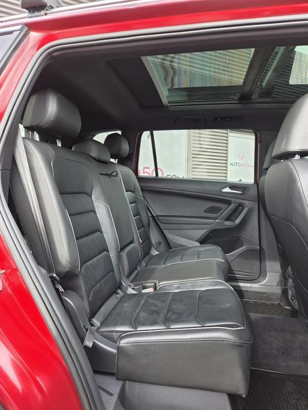 2018 Volkswagen Tiguan - Image 12