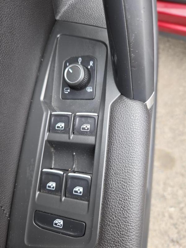 2018 Volkswagen Tiguan - Image 17
