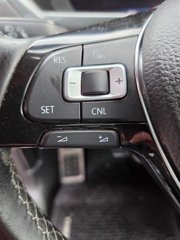 2018 Volkswagen Tiguan - Image 18