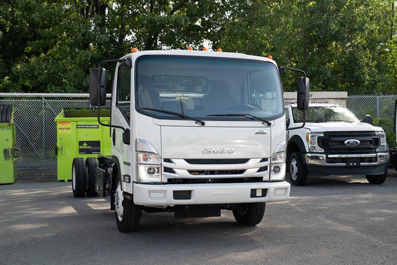 isuzu NRR 2024