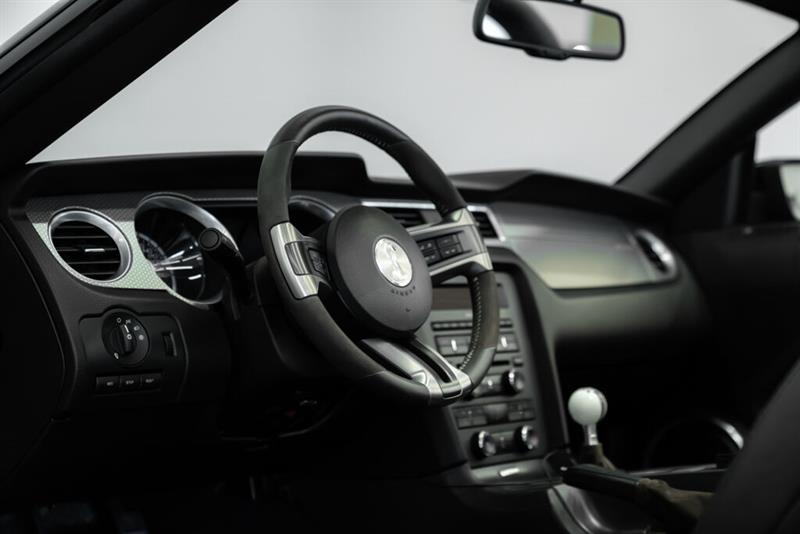 ford Mustang 2010 - 13