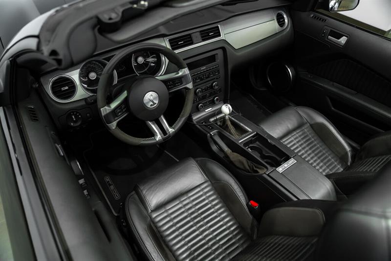 ford Mustang 2010 - 21