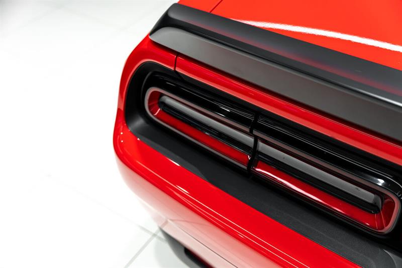Dodge Challenger 18