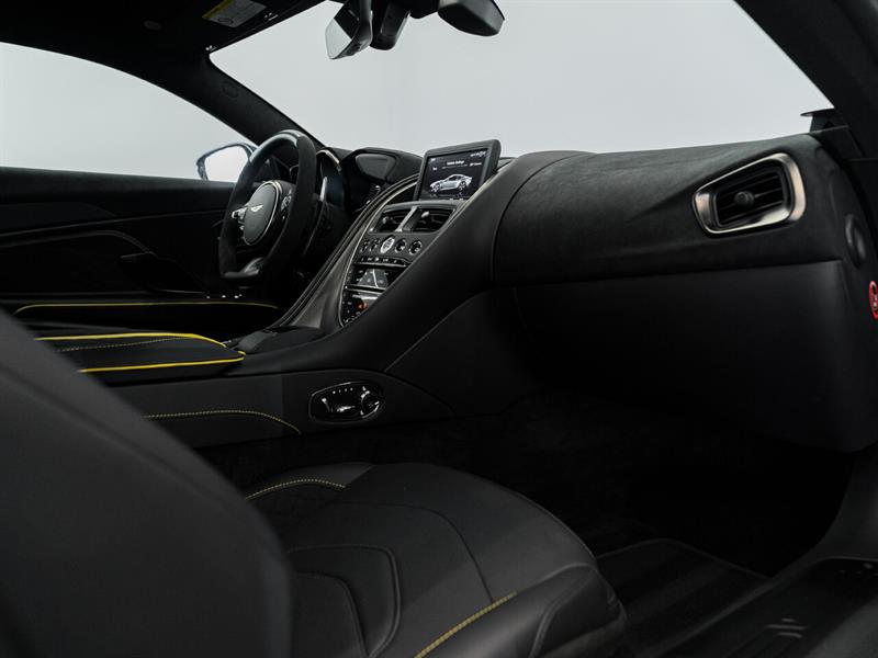 Aston Martin DBS 15