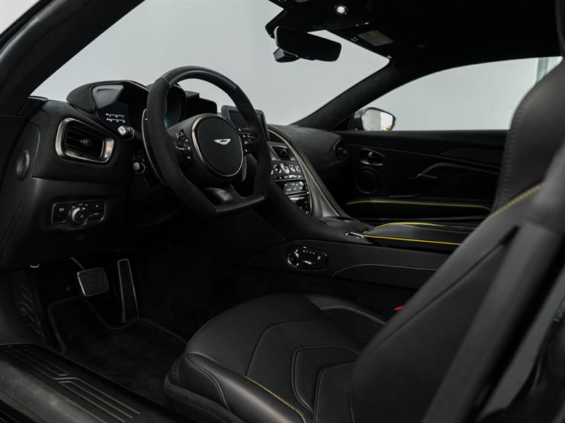 Aston Martin DBS 16