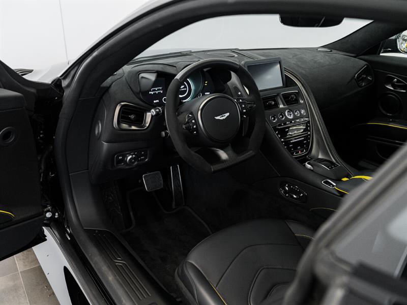 Aston Martin DBS 17