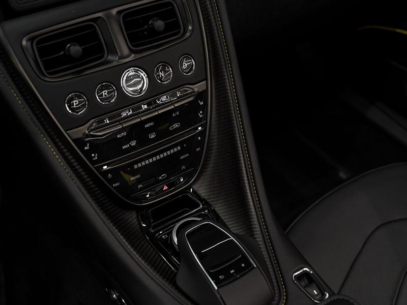 Aston Martin DBS 22