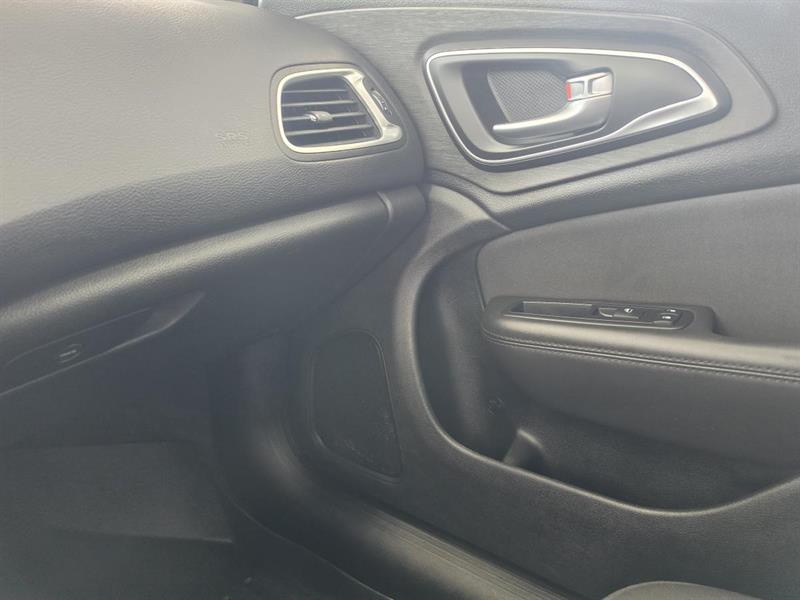 chrysler 200 2015 - 19