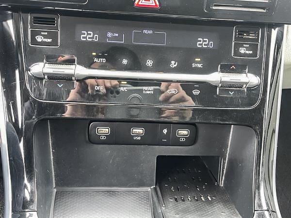 kia Carnival 2022 - 16