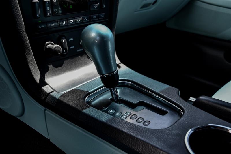ford Thunderbird 2002 - 17