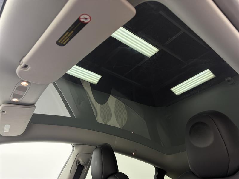 tesla Model Y 2024 - 25