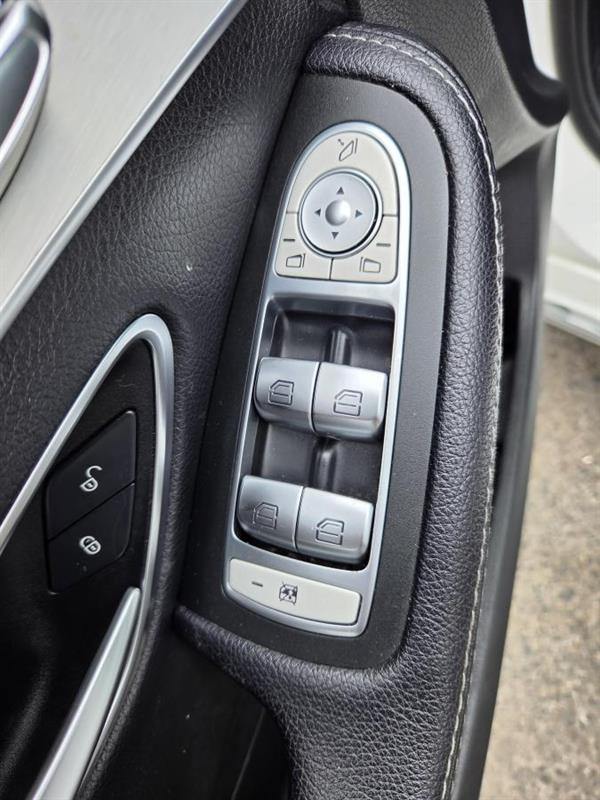 mercedes-benz C 300 2018 - 17