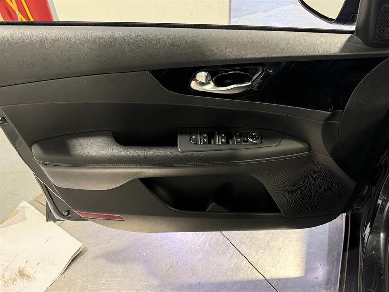 kia Forte 2022 - 12