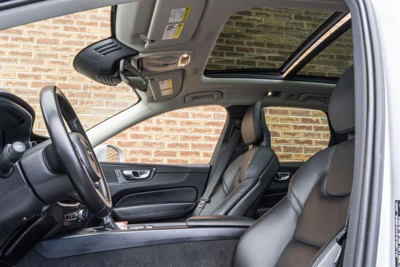 volvo XC60 2018 - 11
