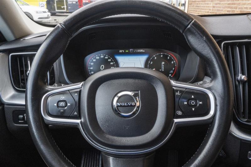 volvo XC60 2018 - 13