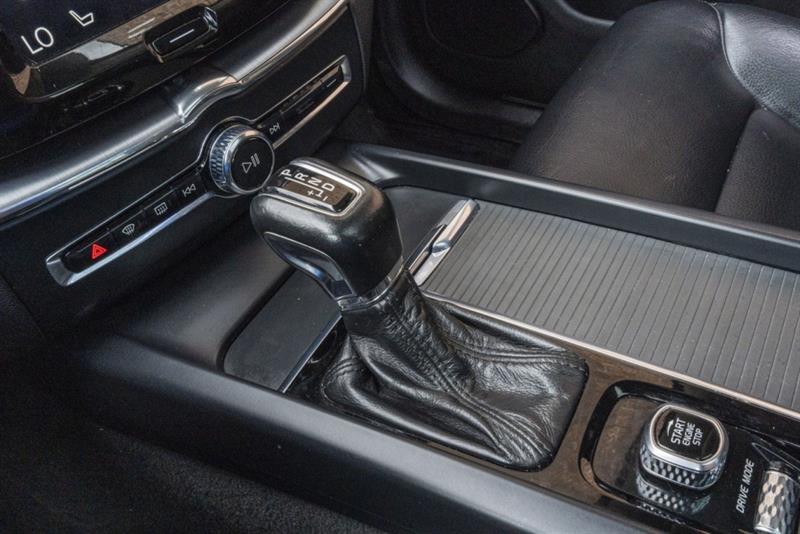 volvo XC60 2018 - 15