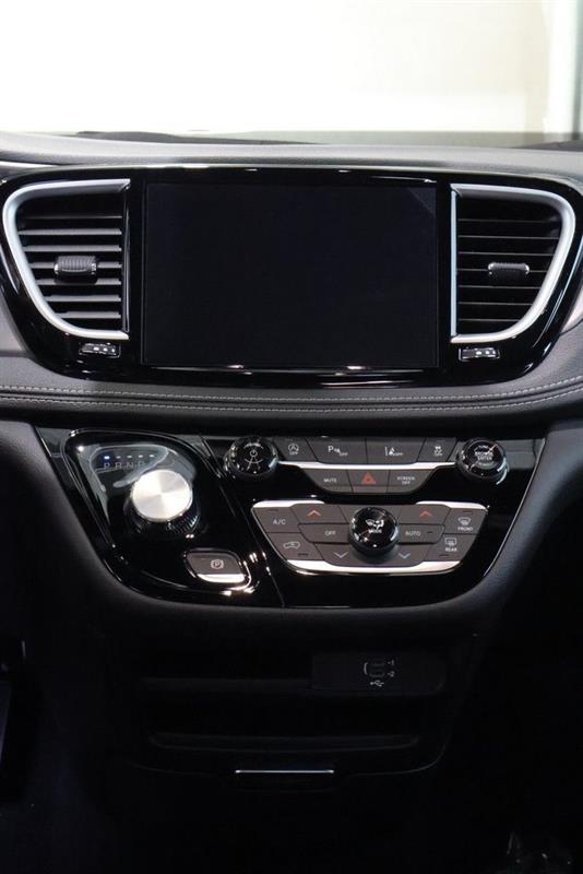 chrysler Pacifica 2026 - 16
