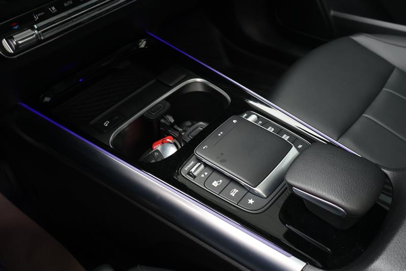 mercedes-benz GLA 2023 - 24