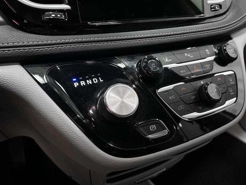 chrysler Pacifica 2021 - 16