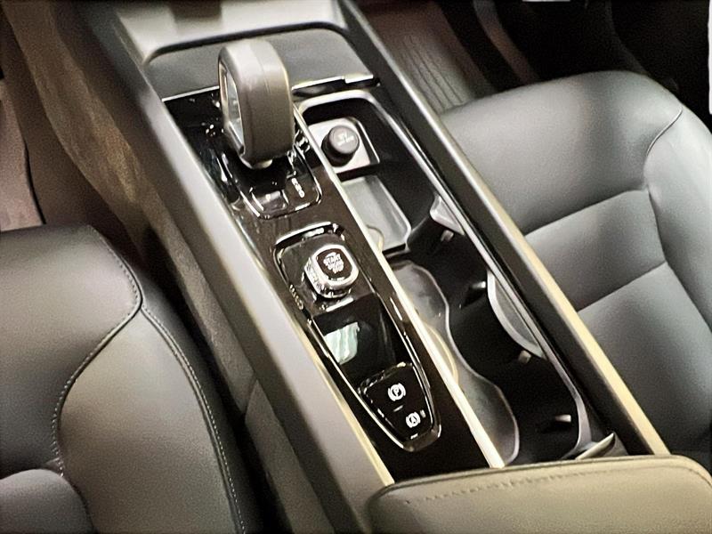 volvo XC60 2025 - 16