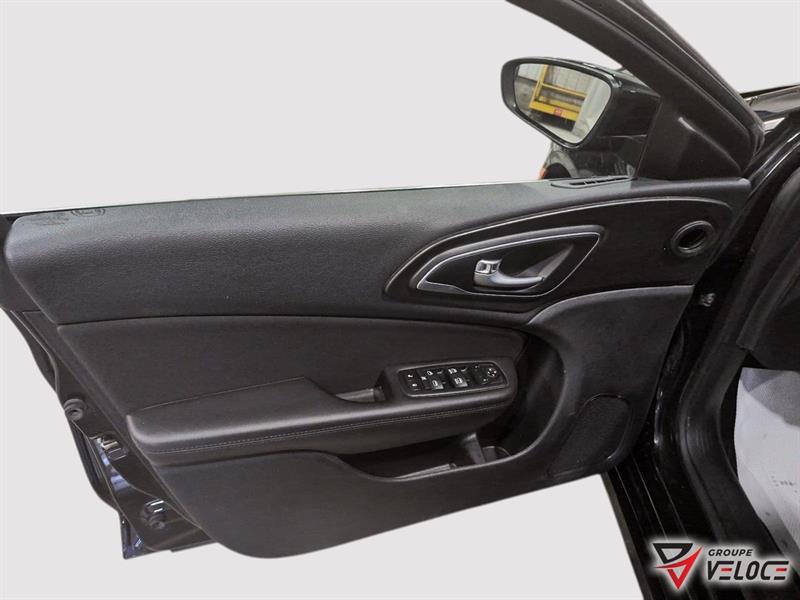 chrysler 200 2016 - 9