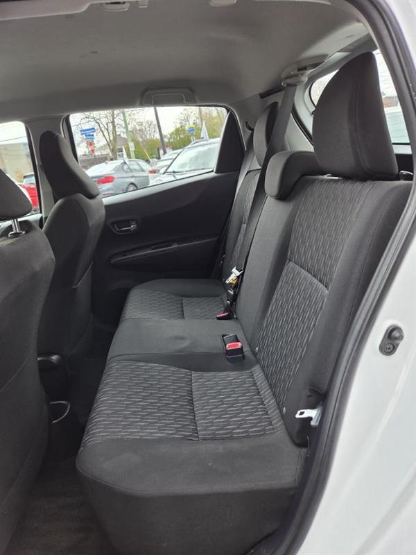 2014 Toyota Yaris - Image 12