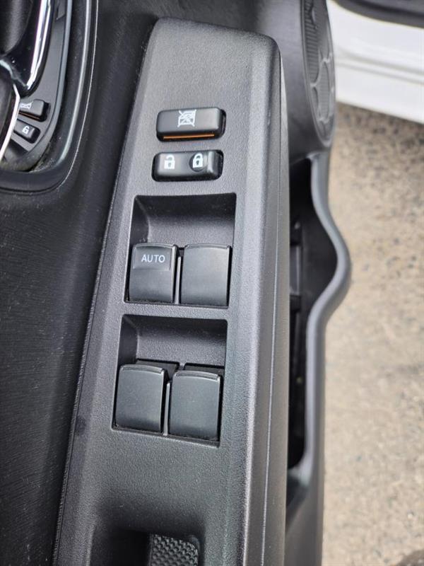 2014 Toyota Yaris - Image 16