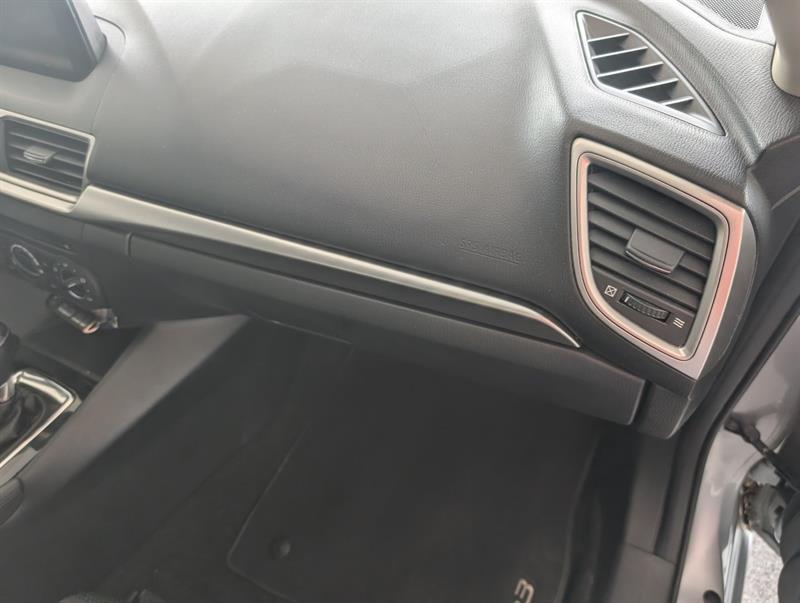 mazda Mazda3 2017 - 9