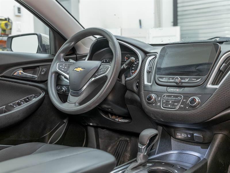 chevrolet Malibu 2023 - 25