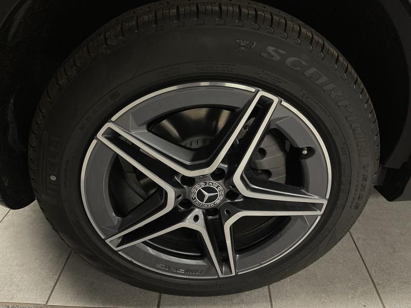 mercedes-benz GLC300 2022 - 18