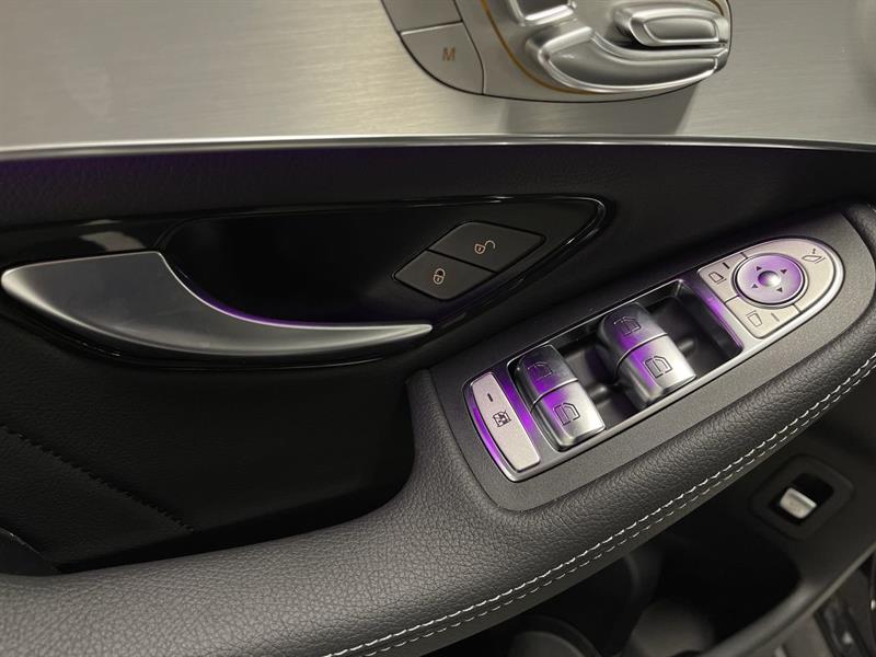 mercedes-benz GLC300 2022 - 21