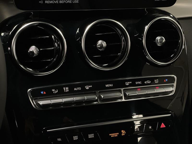 mercedes-benz GLC300 2022 - 27