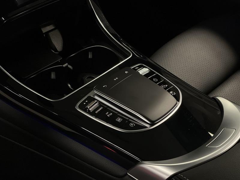 mercedes-benz GLC300 2022 - 28