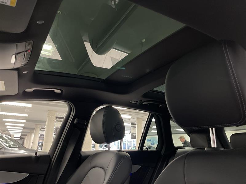 mercedes-benz GLC300 2022 - 30