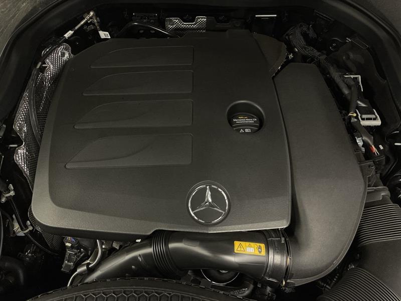 mercedes-benz GLC300 2022 - 34