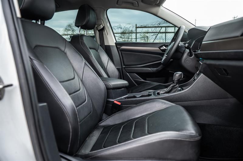 volkswagen Jetta 2021 - 34