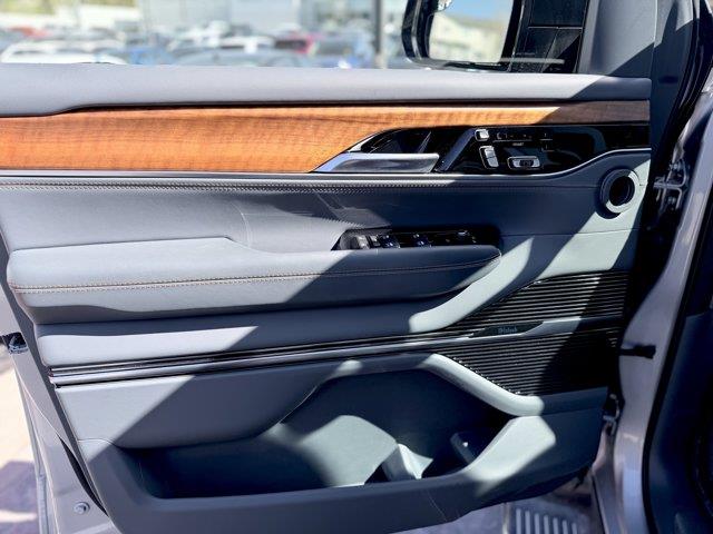 jeep Grand Wagoneer 2023 - 15