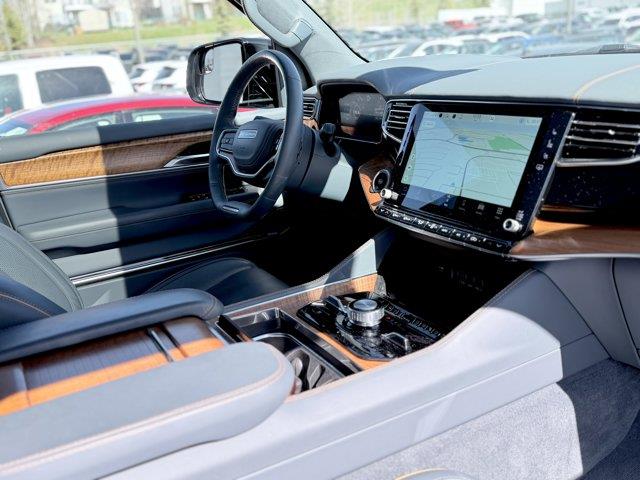 jeep Grand Wagoneer 2023 - 26