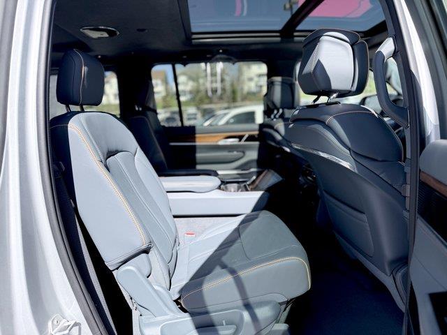 jeep Grand Wagoneer 2023 - 28