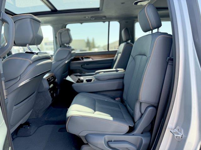 jeep Grand Wagoneer 2023 - 30