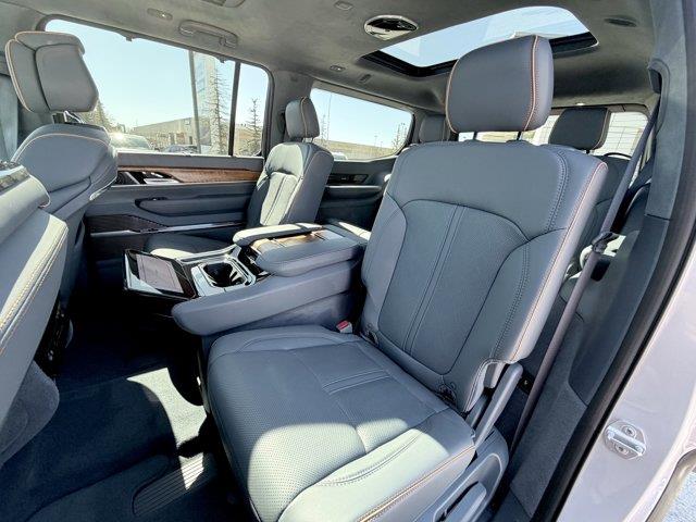 jeep Grand Wagoneer 2023 - 31