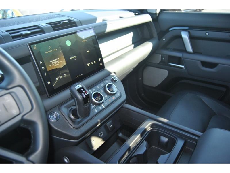 land rover Defender 2023 - 17
