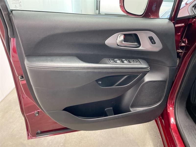 chrysler Pacifica Hybrid 2021 - 13